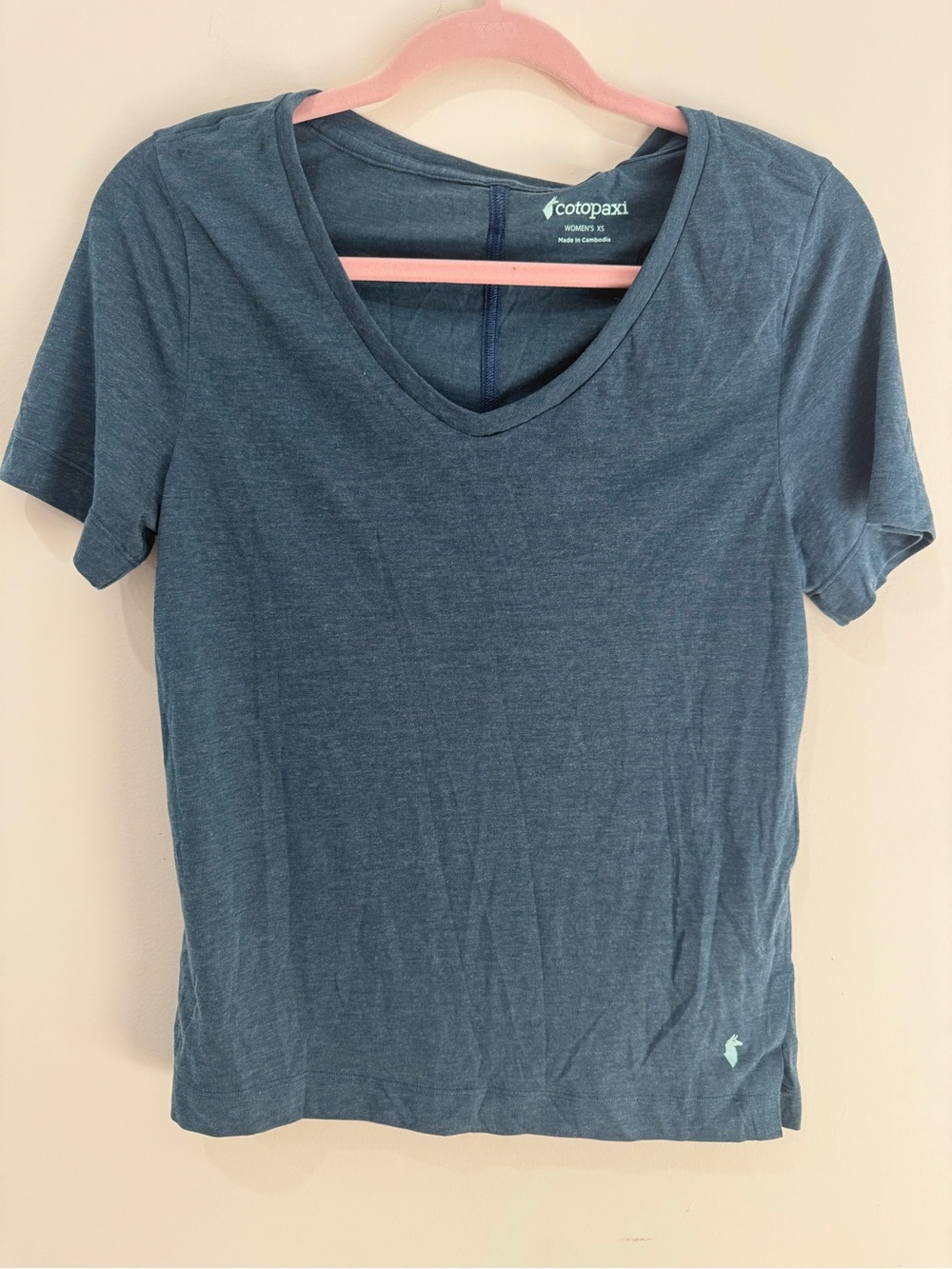 Cotopaxi Women's Short Sleeve V-Neck Tee in Teal Blue New with tags Size XS